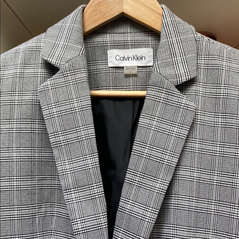 Calvin Klein Black & Gray Plaid Blazer. Amazing. Like NEW! Size 6 - Picture 3 of 11